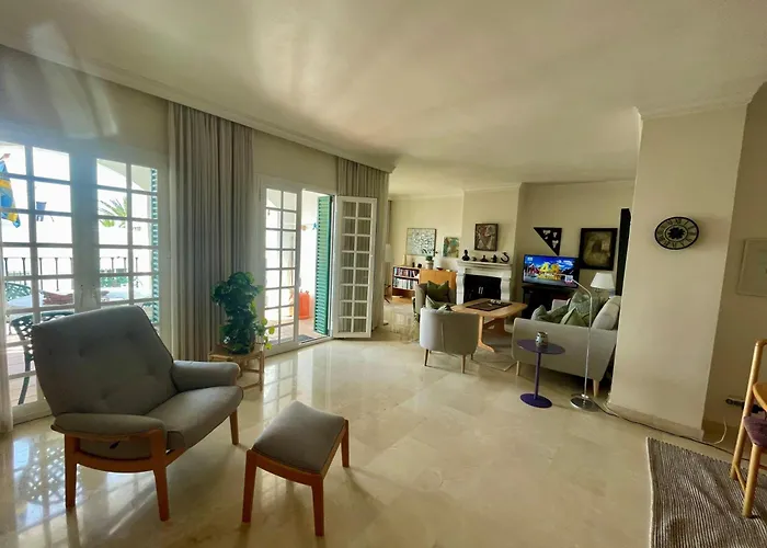 - House - Sleeps 4 - Pool - Sea View Holiday home