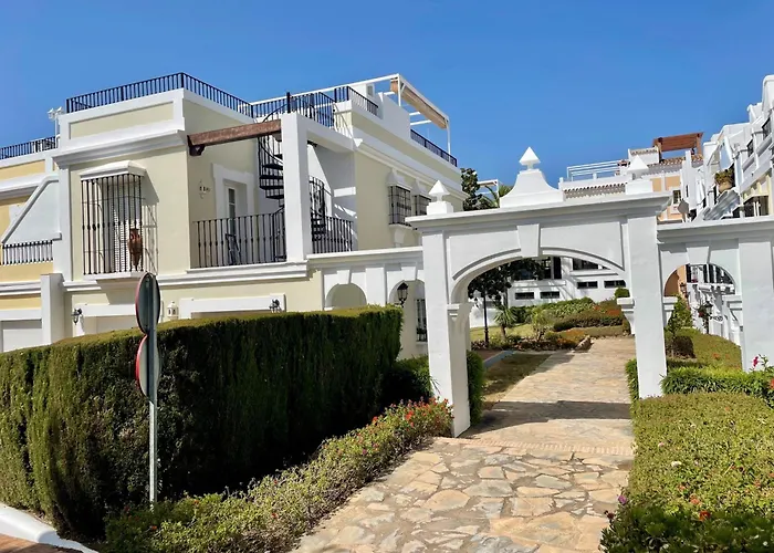 - House - Sleeps 4 - Pool - Sea View * Marbella