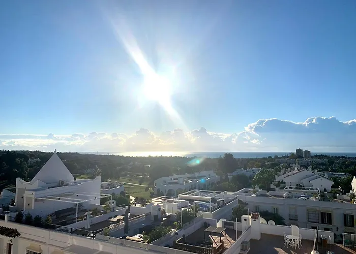 - House - Sleeps 4 - Pool - Sea View