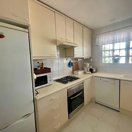 - House - Sleeps 4 - Pool - Parking * מארבלה